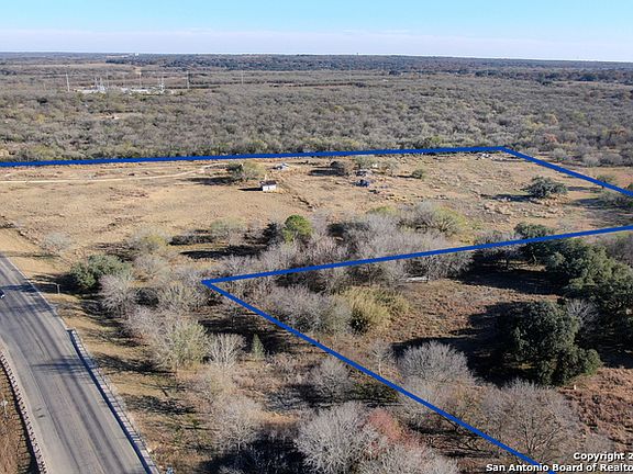 4th image of 568 S Loop 1604 W