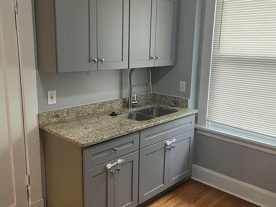 1st image of 5 Parkwood Pl #1
