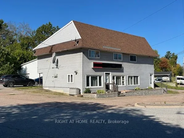 45 Pembroke St, Whitewater Region, ON K0J 1K0