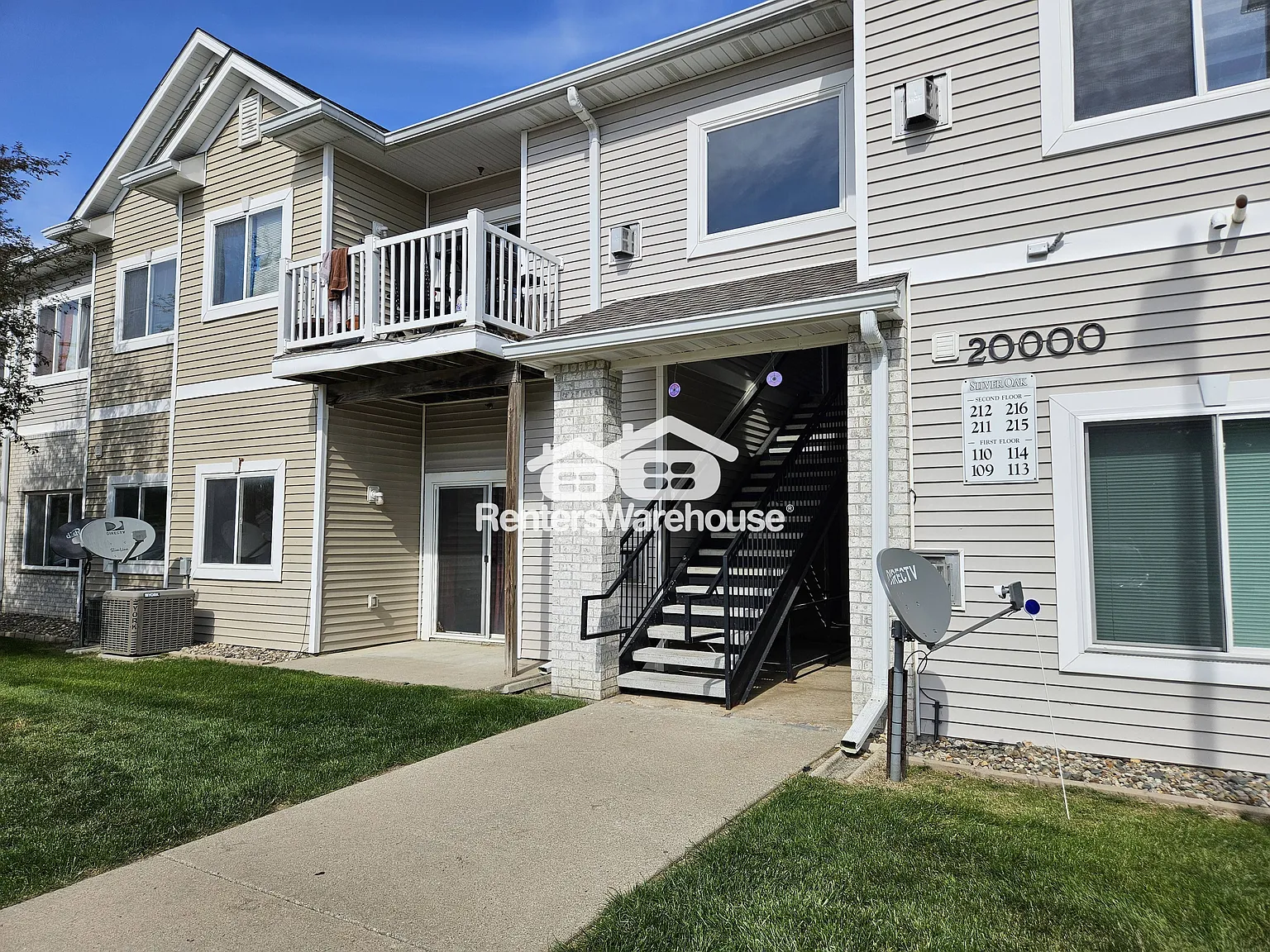 Move in Special! 3 Bedroom Condo! — Photo 2