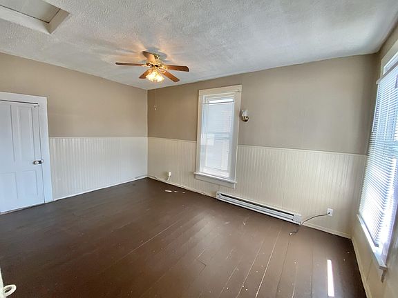 5th image of 401 1/2 Gray Ave