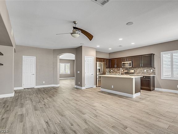 4th image of 2576 Belgreen St