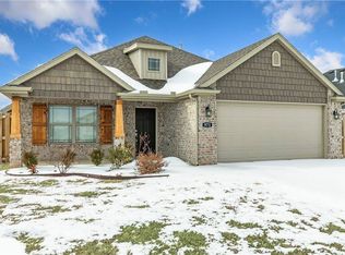 971 Lakeview Dr, Centerton, AR 72719