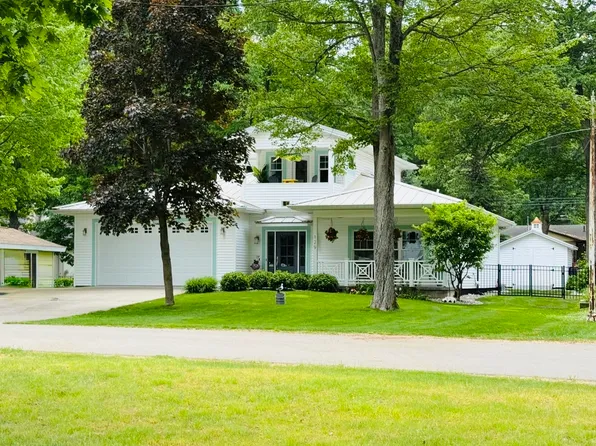 129 Ethel Dr, Roscommon, MI 48653