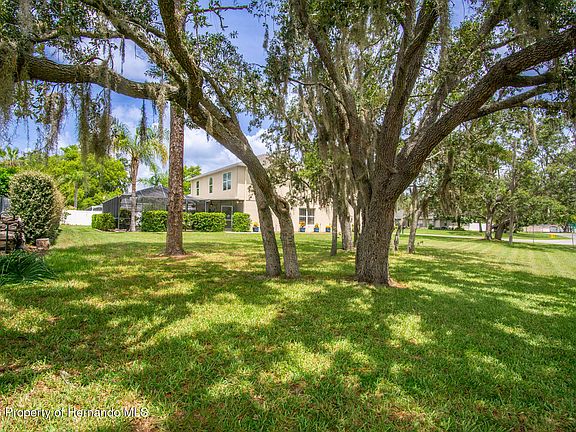 5th image of 10446 Avila St