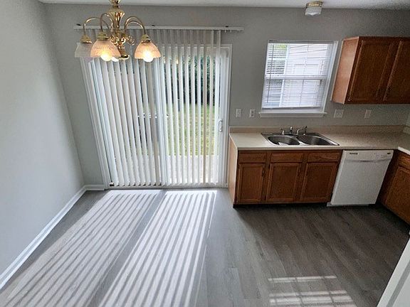 4th image of 356 Oxford Dr