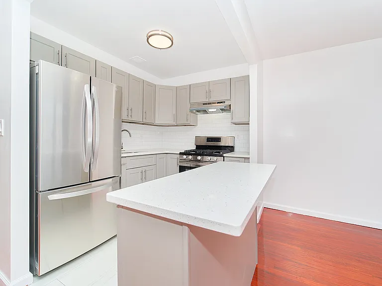 114 Pulaski St #3 — Photo 2
