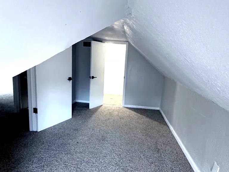 1135 N Bell St — Photo 14