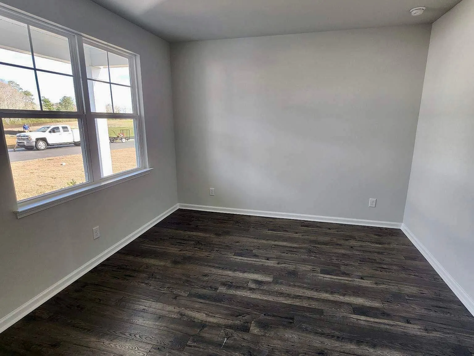 4 bed, 2.5 bath, 2340 sqft, $2,400 — Photo 3