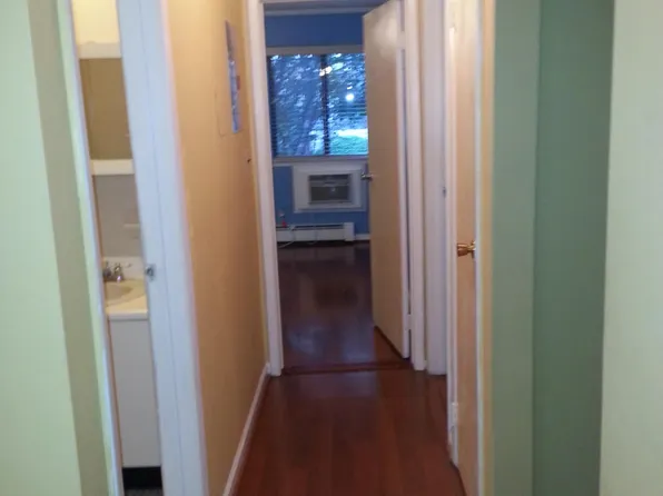 1213 Cricket Ln, Woodbridge, NJ 07095