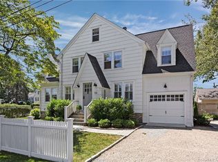 126 Oldfield Rd, Fairfield, CT 06824