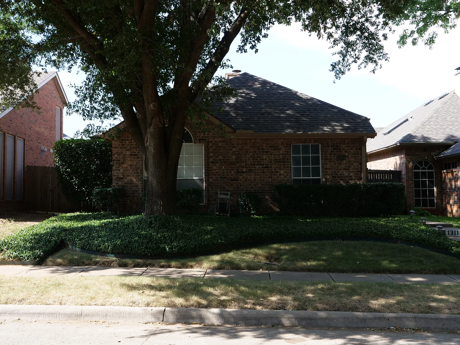 3 bed, 1270 sqft, $2,200 — Photo 2