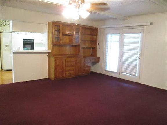 4th image of 400 E Milam St