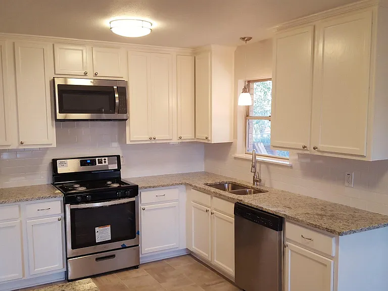 3301 Old Orchard Rd — Photo 7