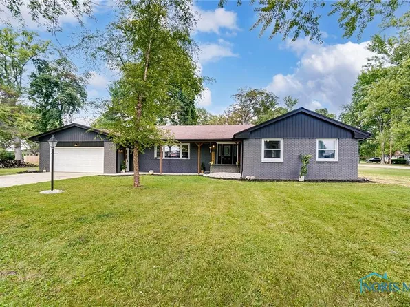 2038 Rosewood Ln, Lima, OH 45806