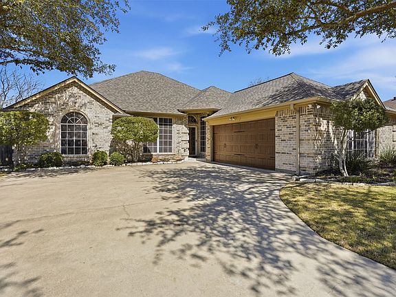 2nd image of 231 Bluff View Ct
