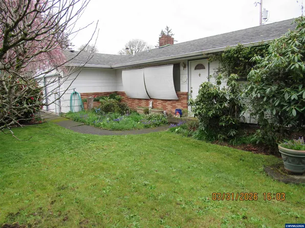 854 SW Swift Ave, Mill City, OR 97360
