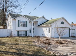 1242 Four Mile Rd NE, Grand Rapids, MI 49525