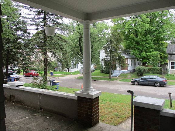 3rd image of 821 Hancock St SE