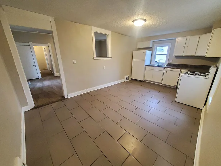240 E Dunham Ave — Photo 7