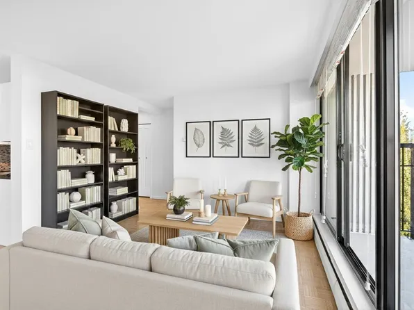 1330 Harwood St #804, Vancouver, BC V6E 1S8