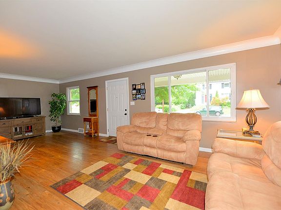 5th image of 7734 Bowen Ave