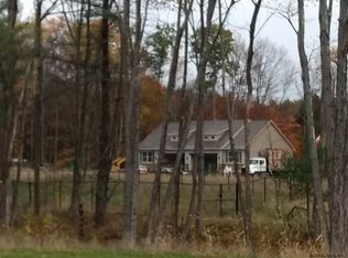 28 Canterbury Ln, Delmar, NY