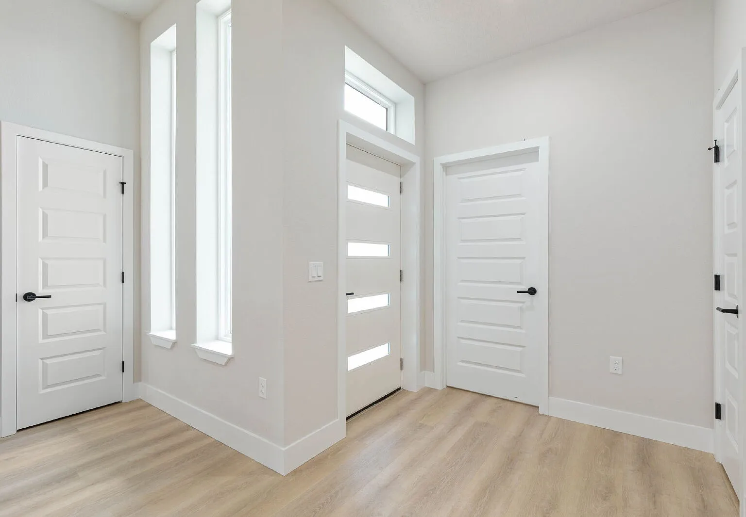 3 bed, 2.0 bath, 1368 sqft, $2,000 — Photo 3