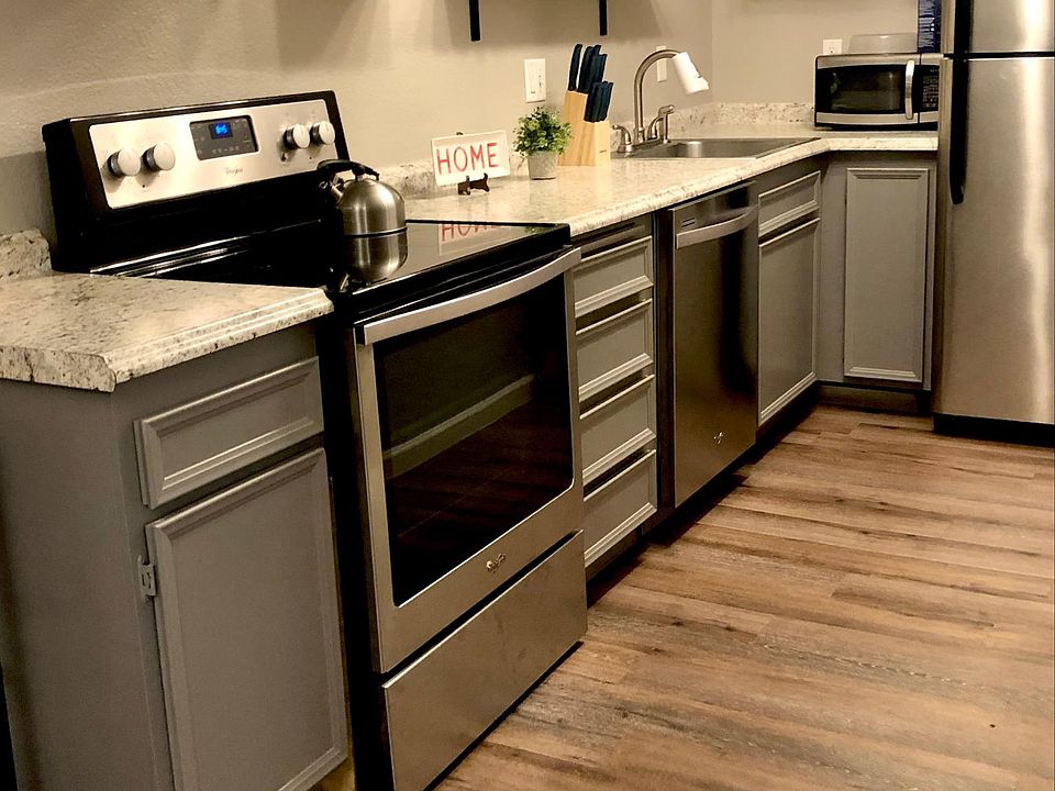 1st image of 2822 N Auburn Ct #213