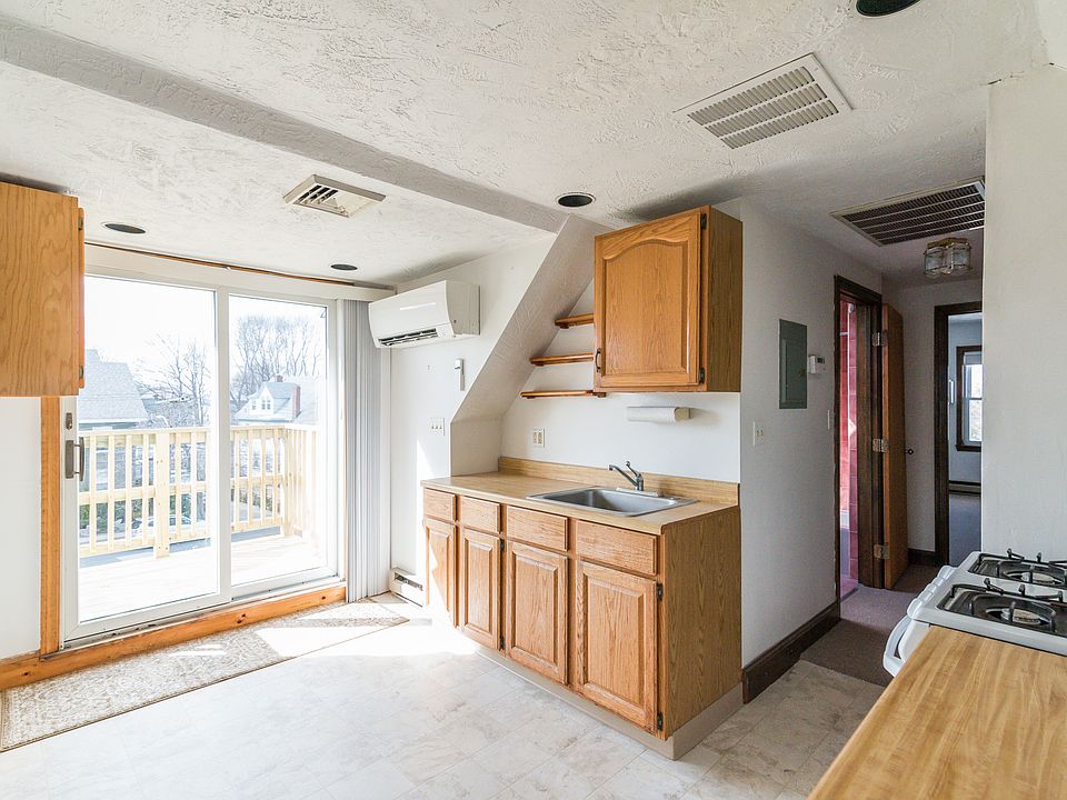 2nd image of 284 Main St #3