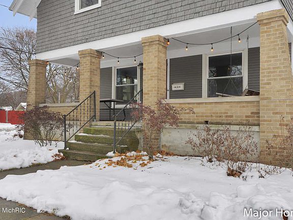 3rd image of 641 Lincoln Ave NW