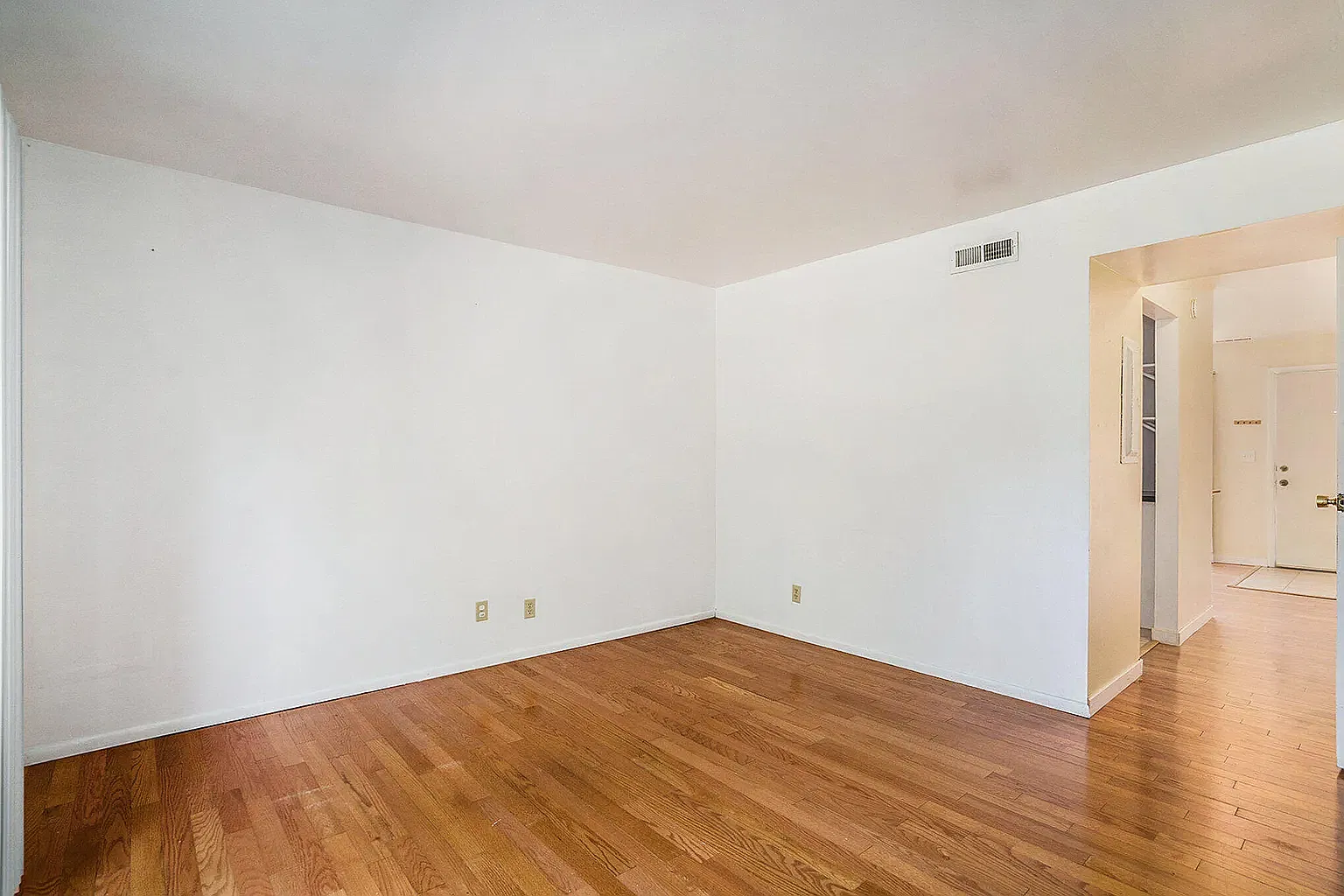 2 bed, 894 sqft, $1,259 — Photo 4