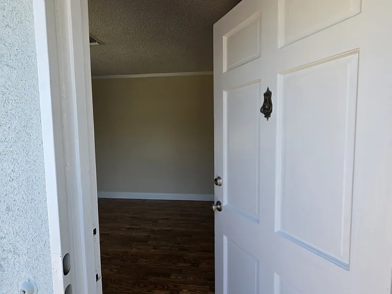 1232 N Screenland Dr — Photo 12
