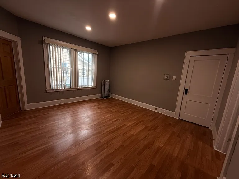 575-577 Sand Ford Ave — Photo 6