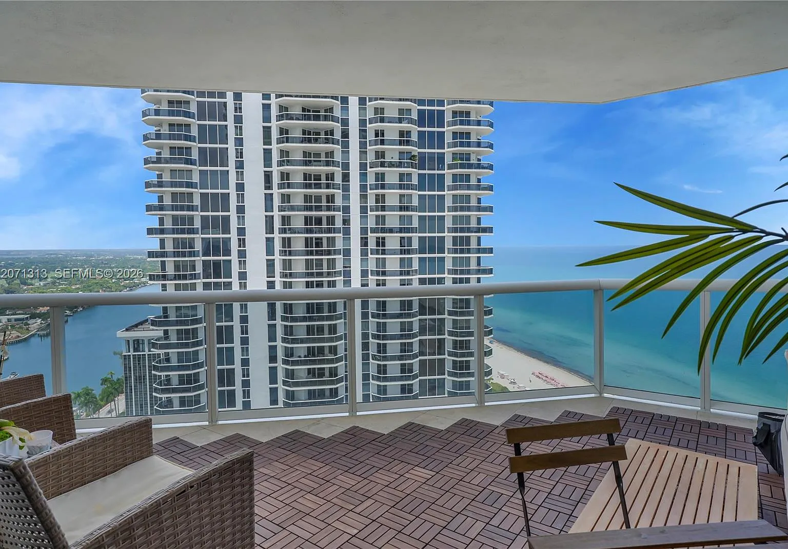 Green Diamond Condo — Photo 1