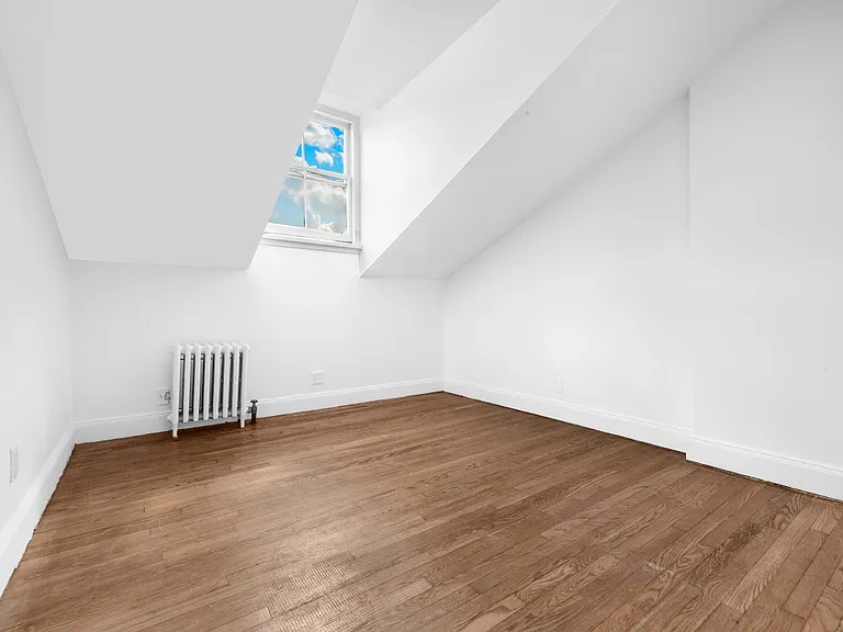 361 W 20th St #3-A — Photo 6