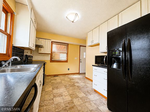 5th image of 1066 Beatrice St