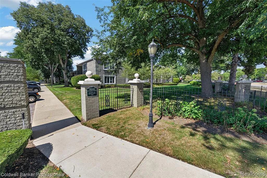 2 bed, 1204 sqft, $2,650 — Photo 3