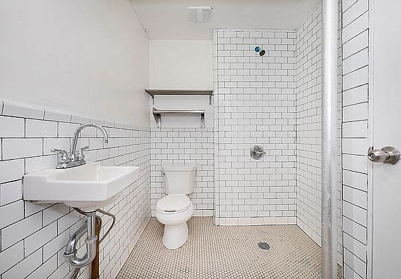 4th image of 21 Bedford St APT 1