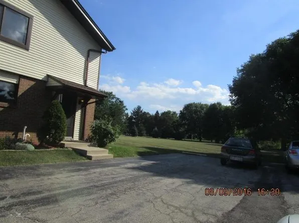 5709 Cambridge Cir, Racine, WI 53406