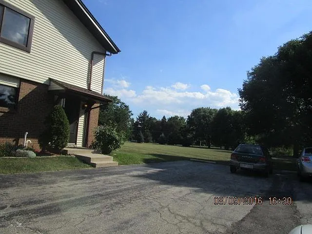 5709 Cambridge Cir photo 1