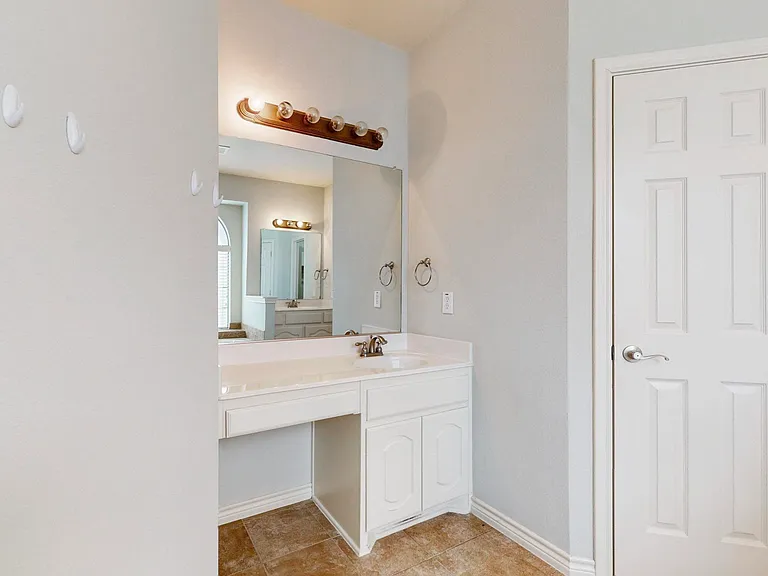 6925 Cattle Dr — Photo 1