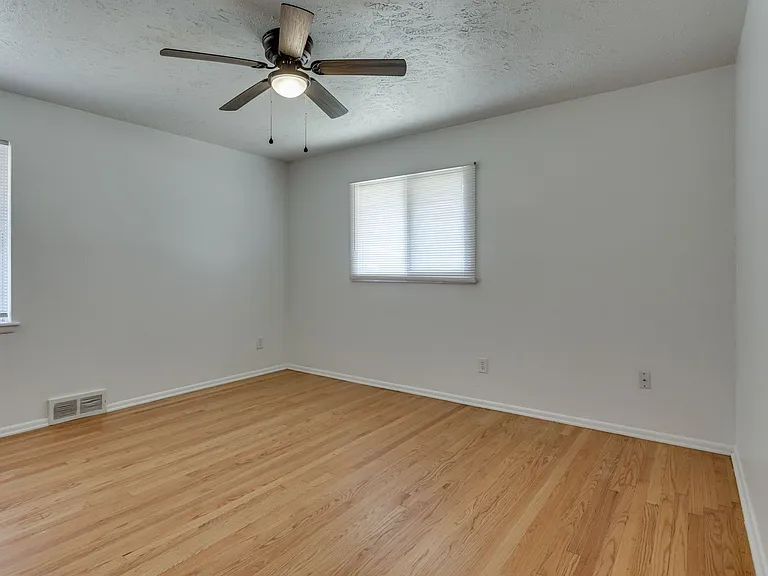 3516 Mount Pleasant Dr — Photo 29