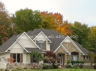 6960 Woodlands Ln, Solon, OH 44139