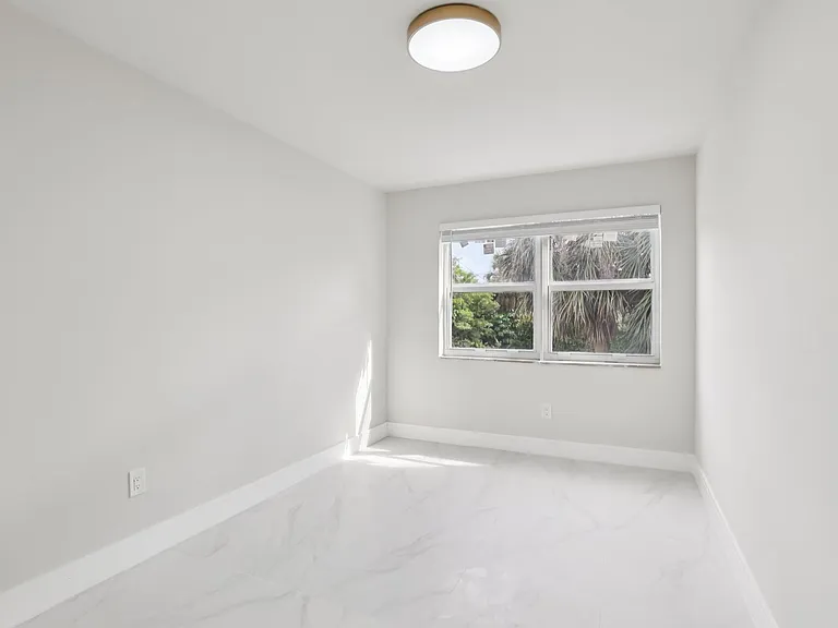 The Oaks Apartments — Photo 63