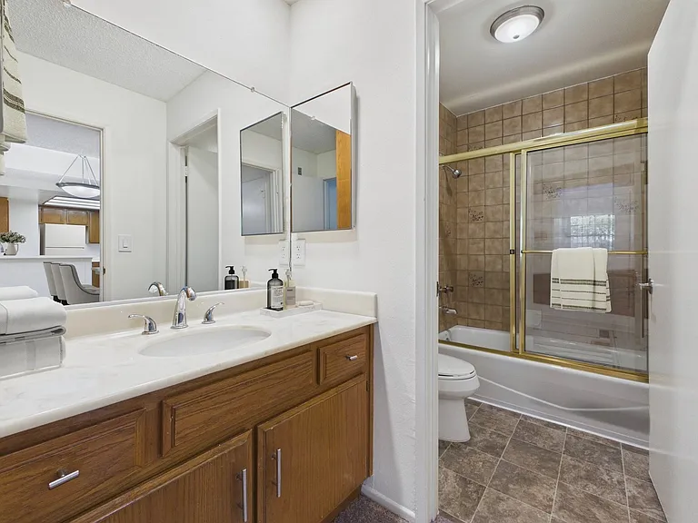 11641 Valley Spring Lane Apartments — Photo 11