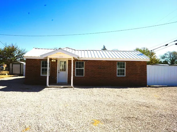 704 S D St, Brownfield, TX 79316