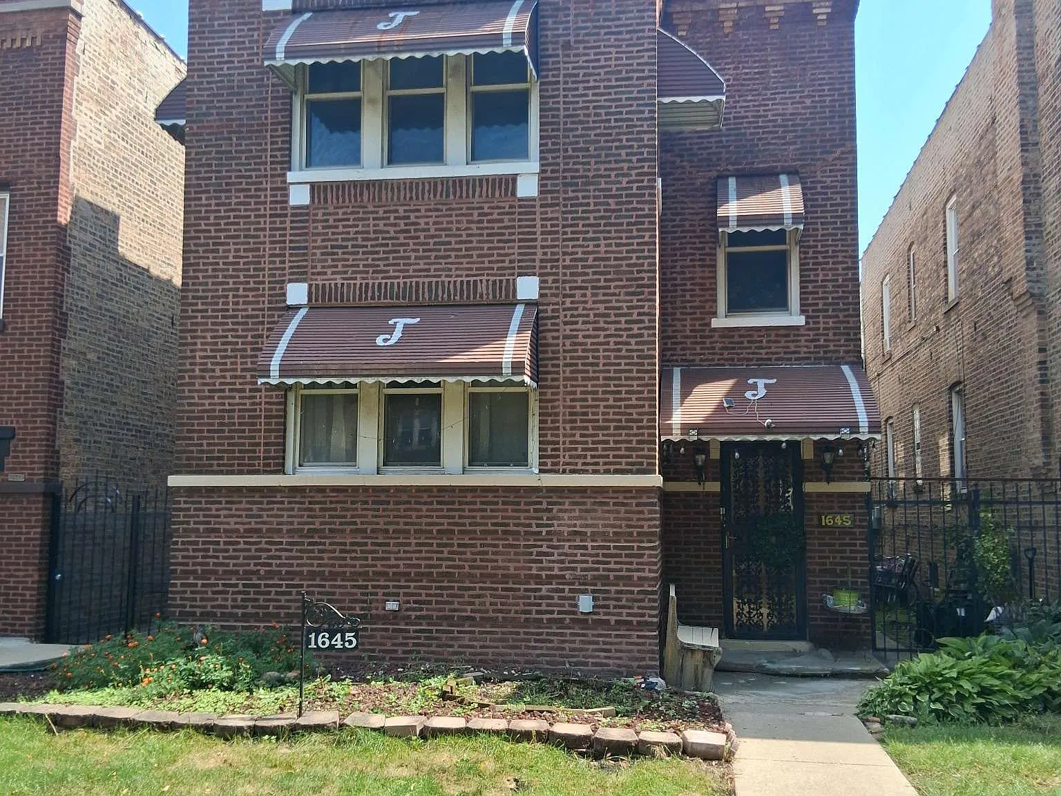 2 bed, 900 sqft, $1,600 — Photo 1