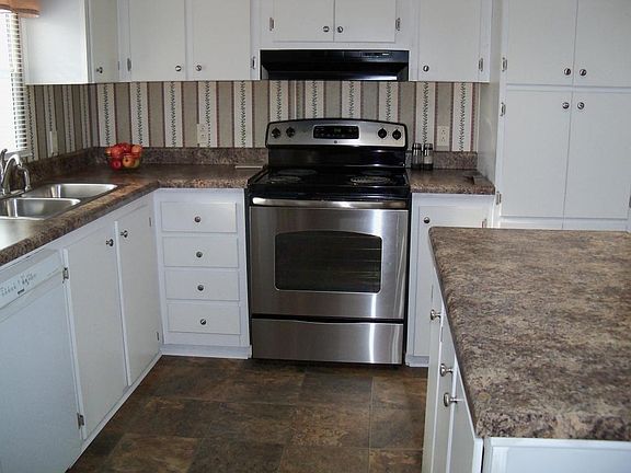 5th image of 140 Robert E Lee Dr