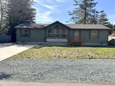 1160 5th St NE, Bandon, OR, 97411